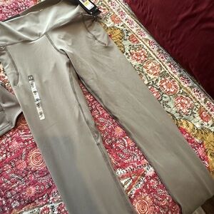 Workout set from under armor. Just purchased and never worn.